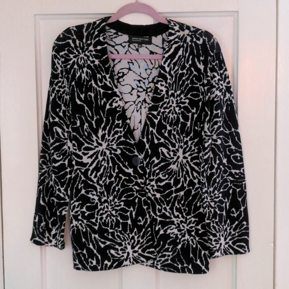 Black & White Flowered Cardigan - new with tags - Picture 1 of 6